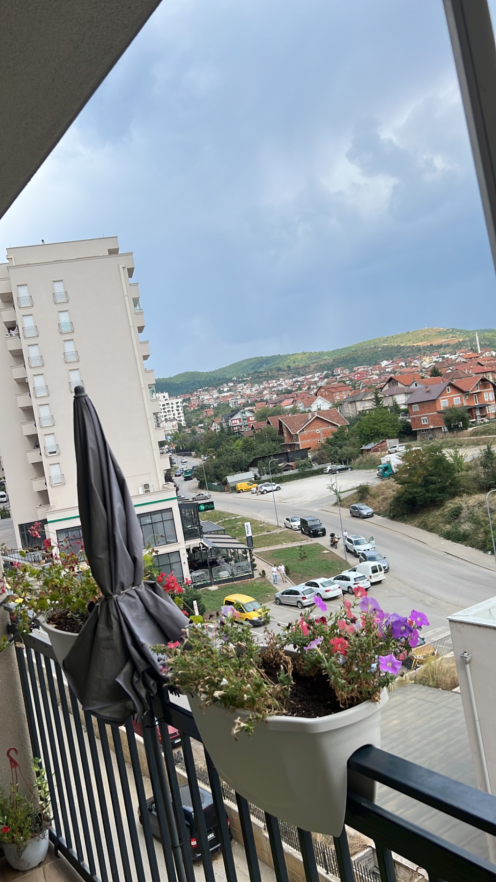 Fustan i kuq me qira — fotografi 2