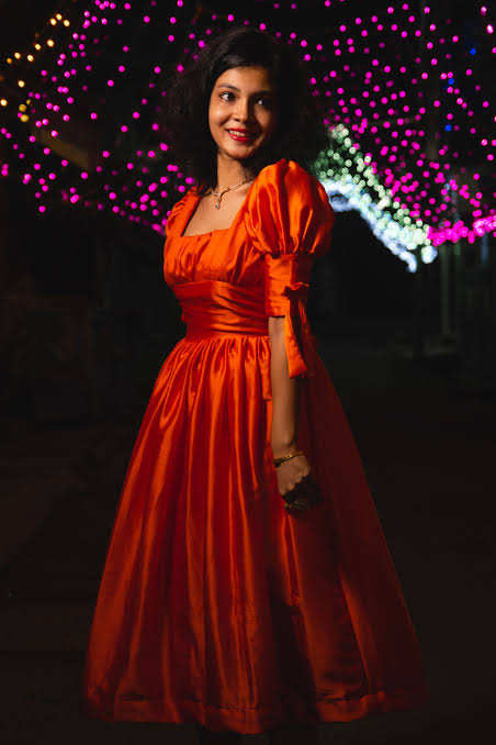 Elegancë në çdo detaj ✨

Fustan per ditelindje, m me qira, ngjyrë E bardhë